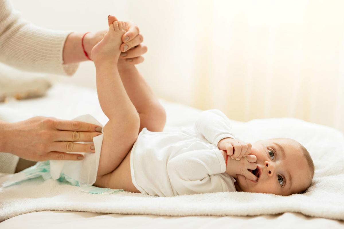 Luier verschonen bij je baby waar let je op? WIJ.nl