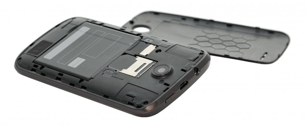 How do I Fix a Water Damaged Cell Phone? (with pictures)