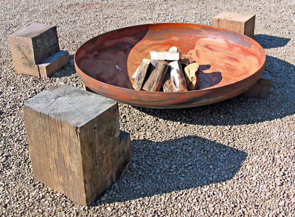 How do I Choose the Best Metal Fire Pit? (with pictures)