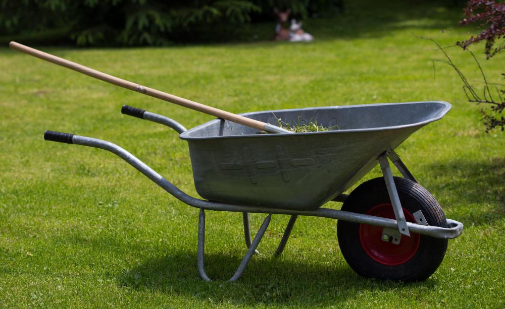 What Are the Different Types of Garden Tools? (with pictures)