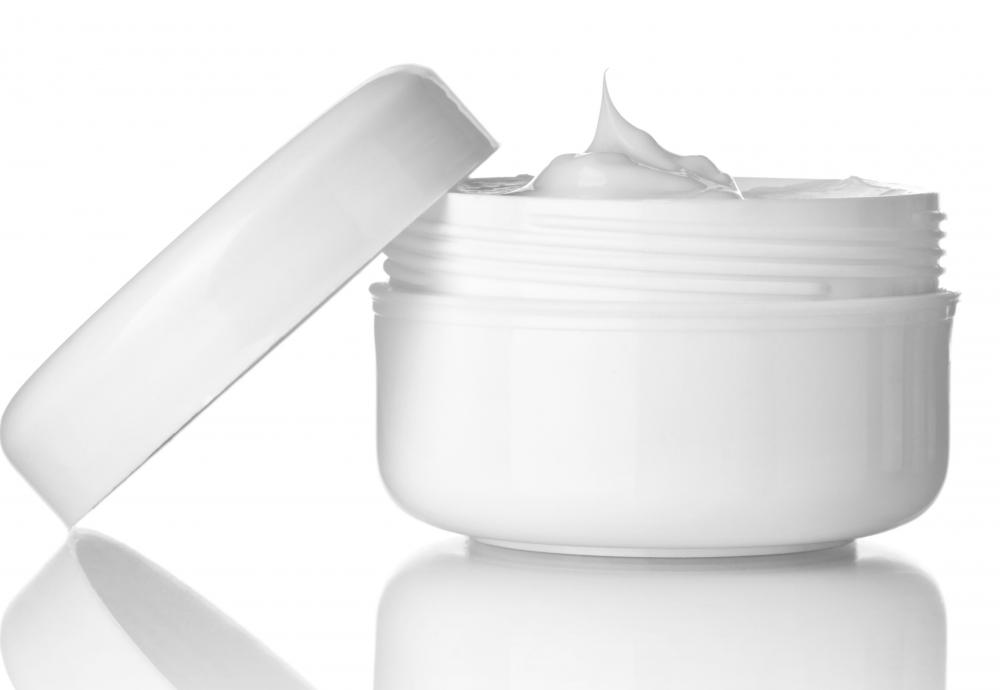 How do I Choose the Best Light Moisturizer? (with pictures)