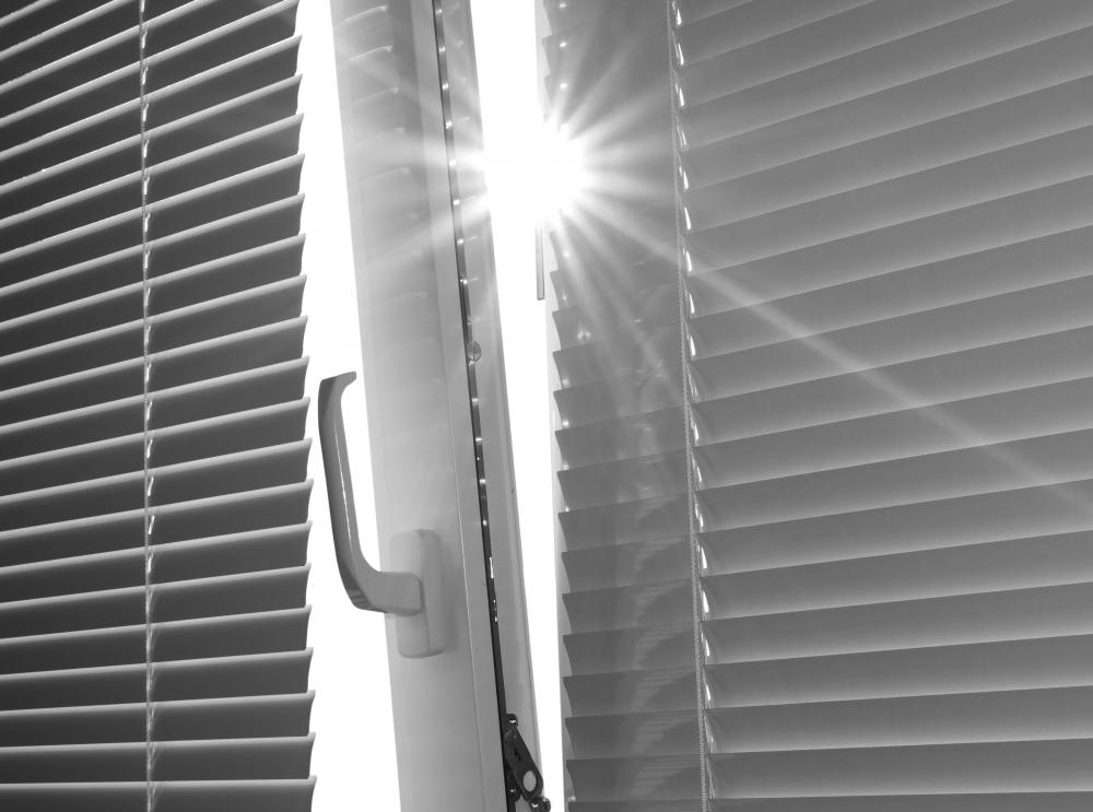 What are Privacy MiniBlinds? (with picture)