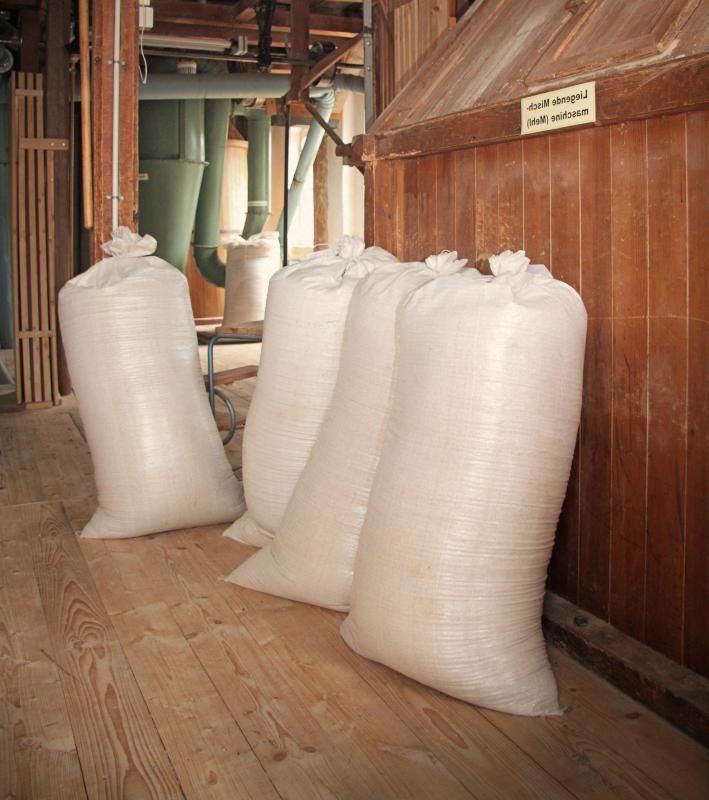 What is a Grain Silo? (with pictures)