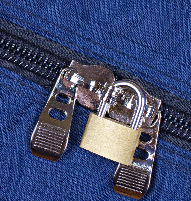 What is a TwoWay Zipper? (with pictures)
