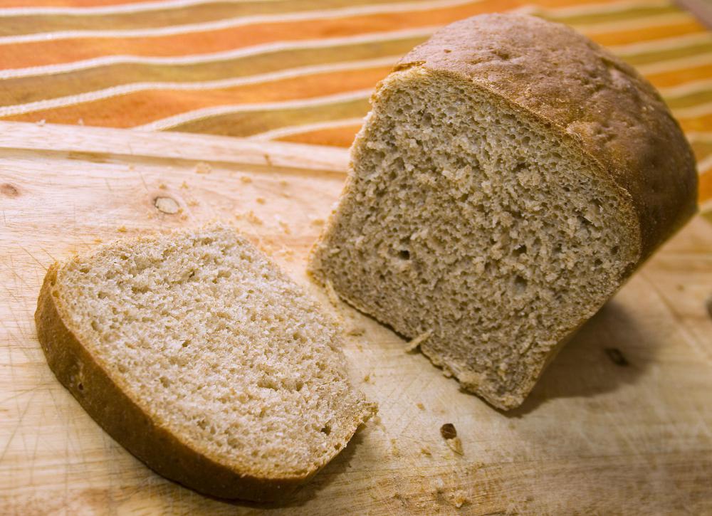 What is the Nutritional Value of Bread? (with pictures)