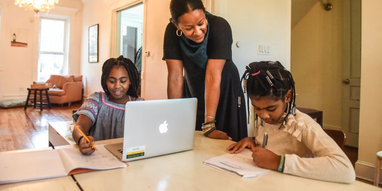 Parents’ Major HangUp Kids on Smartphones WSJ