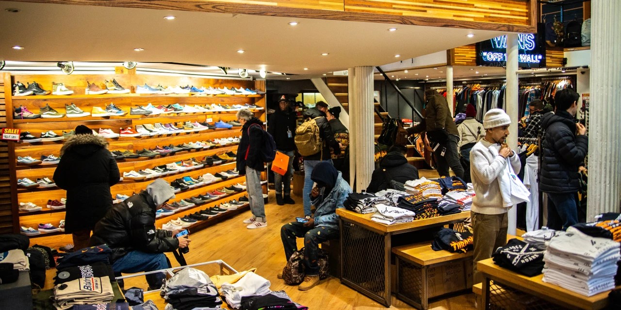 Blades, a New York City Fixture, to Close WSJ