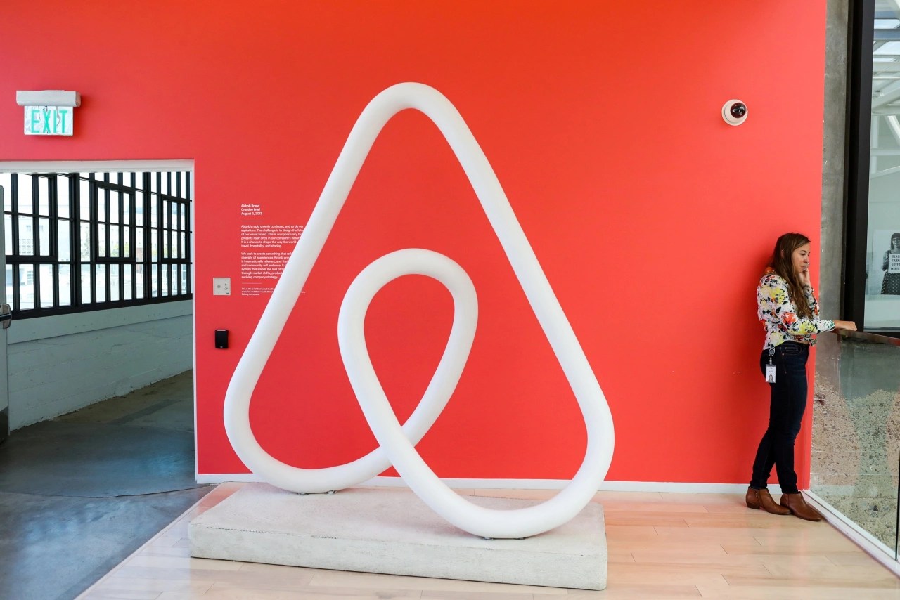Airbnb to Cut 25 of Workforce as Coronavirus Stalls Global Travel