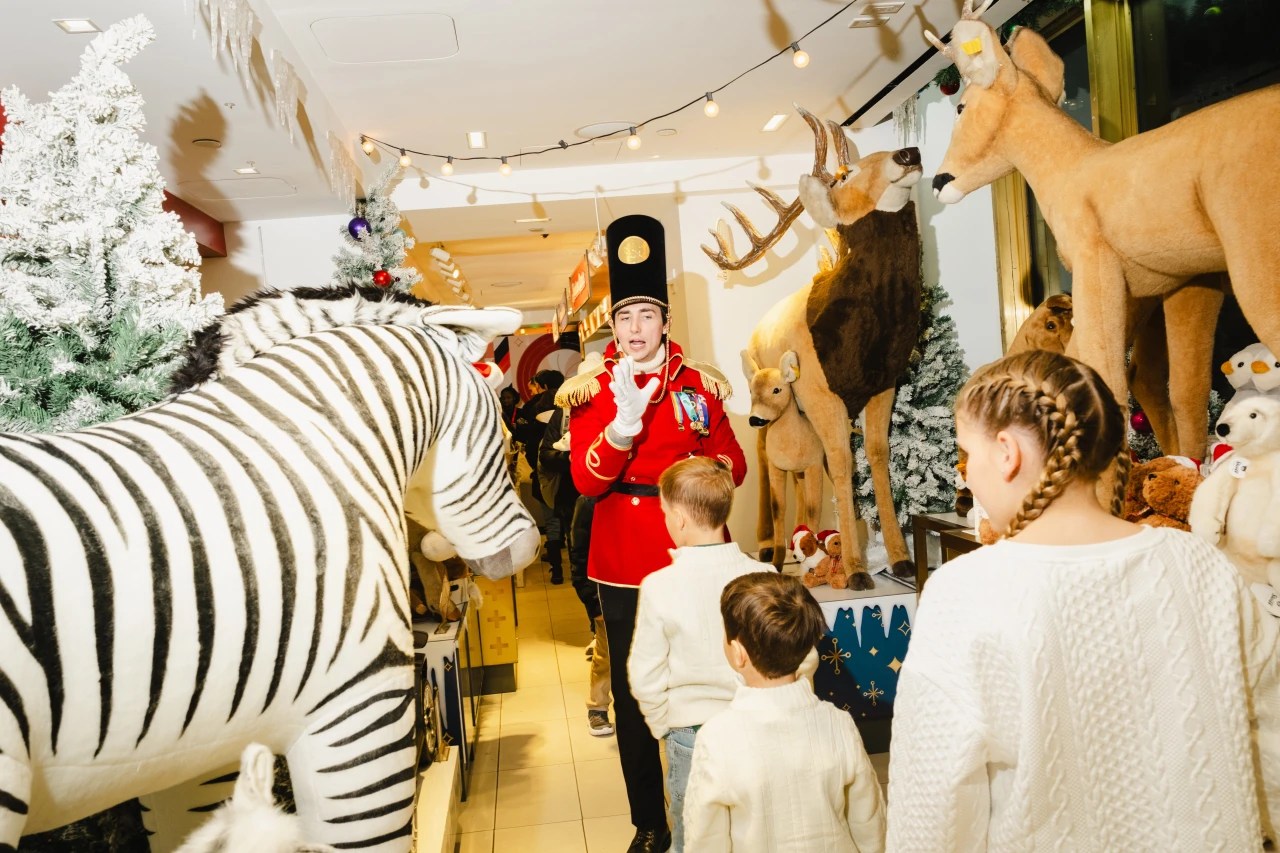 FAO Schwarz Entices Toy Shoppers With the One Thing They Can’t Get