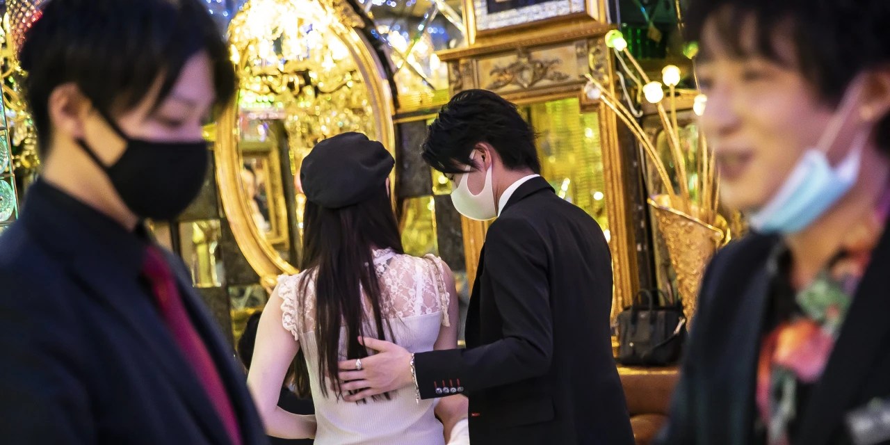 In CovidEra Japan, Flirting From Afar Is Hard in Host Clubs