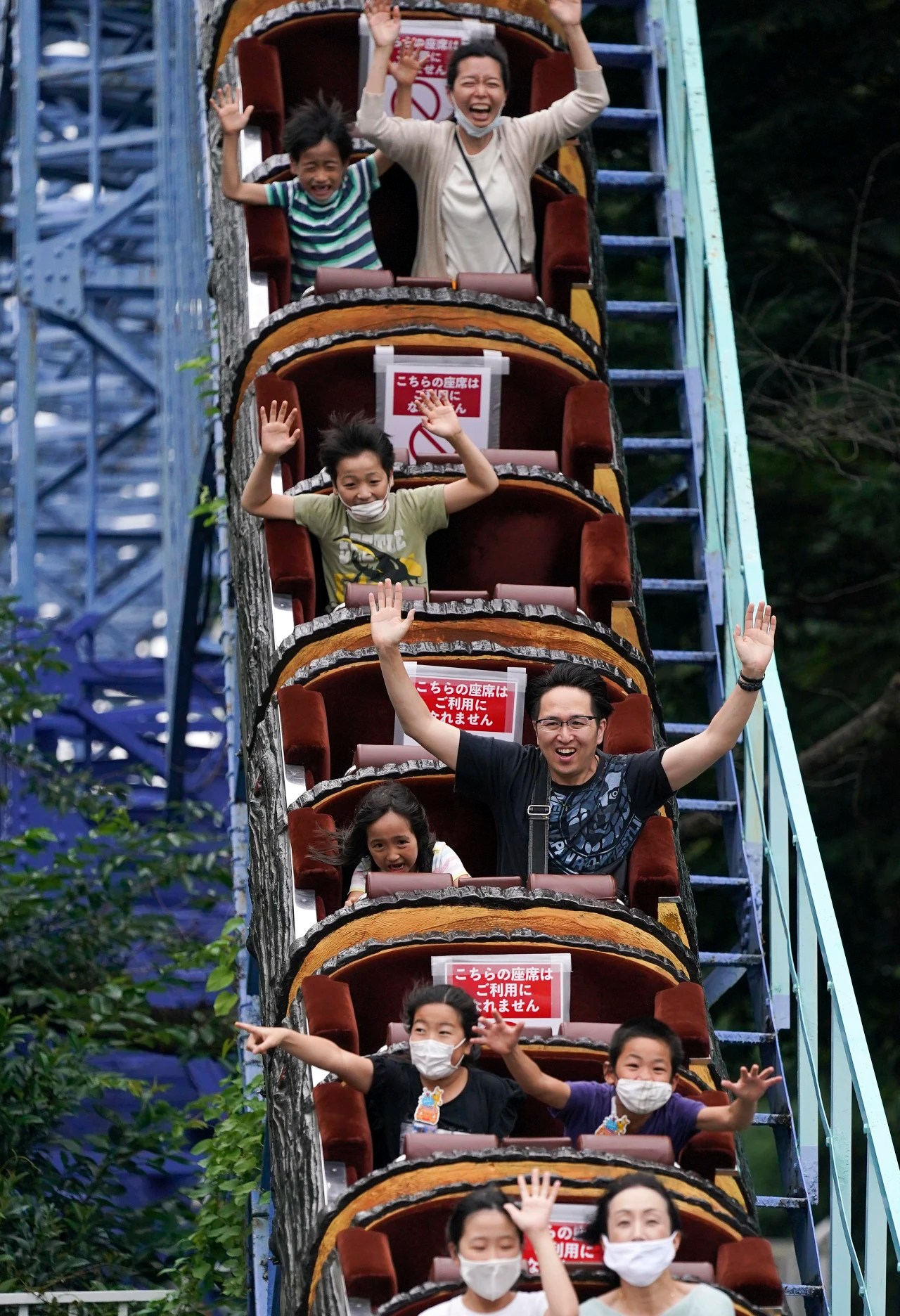 Jurassic Park violett Über Kopf und Schulter roller coaster face Kugel