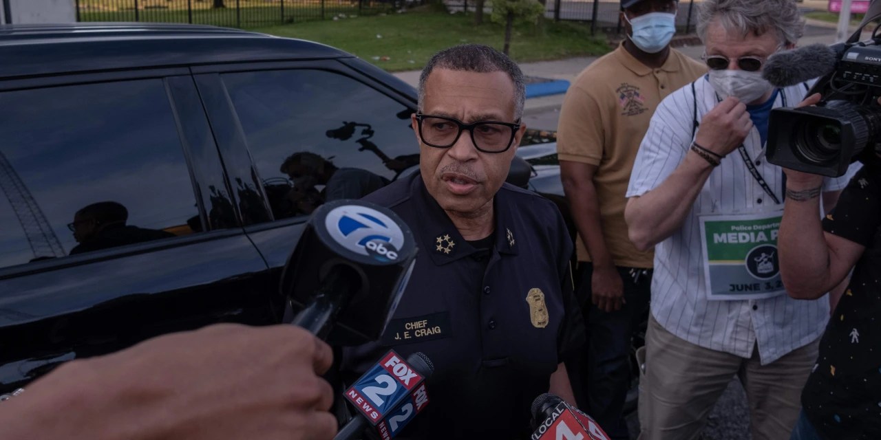 Detroit Police Chief Releases Video Showing Suspect Fired on Police WSJ