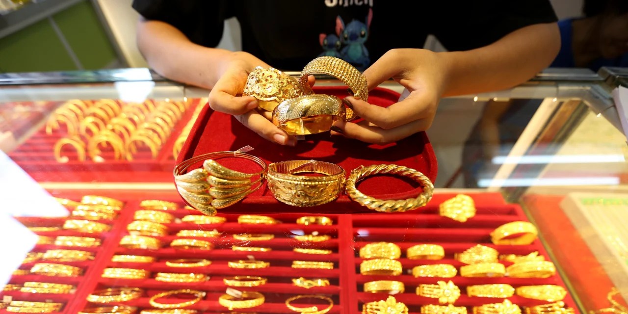 Q&A Why Gold Prices Hit New Heights as Warren Buffett Bets on Gold