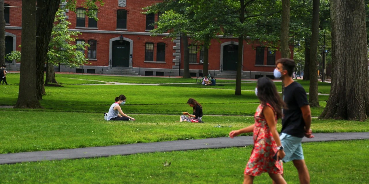 Coronavirus Quarantine Rules Complicate College MoveIn WSJ