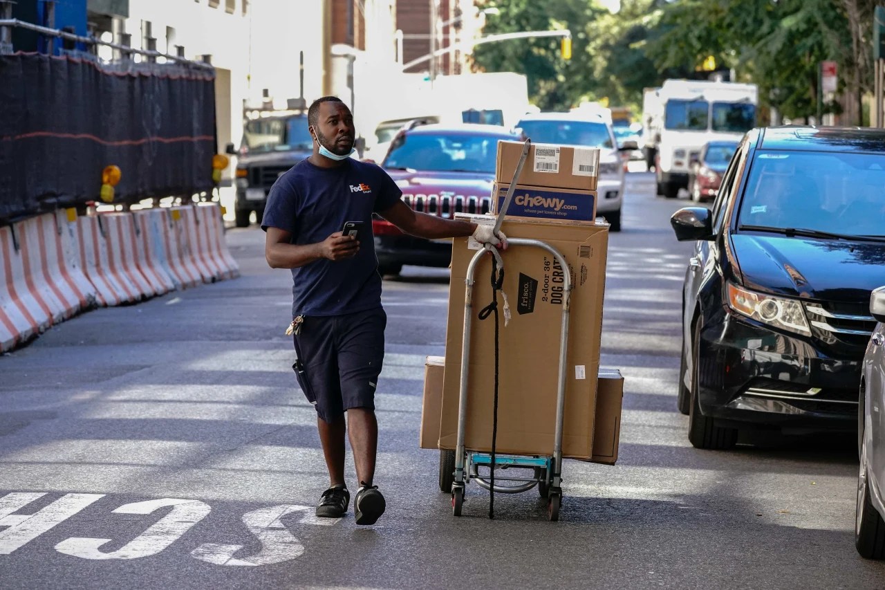 Fed Ex Holiday 2023 Fedex Logs Record Revenue On Surge In Packages - Wsj