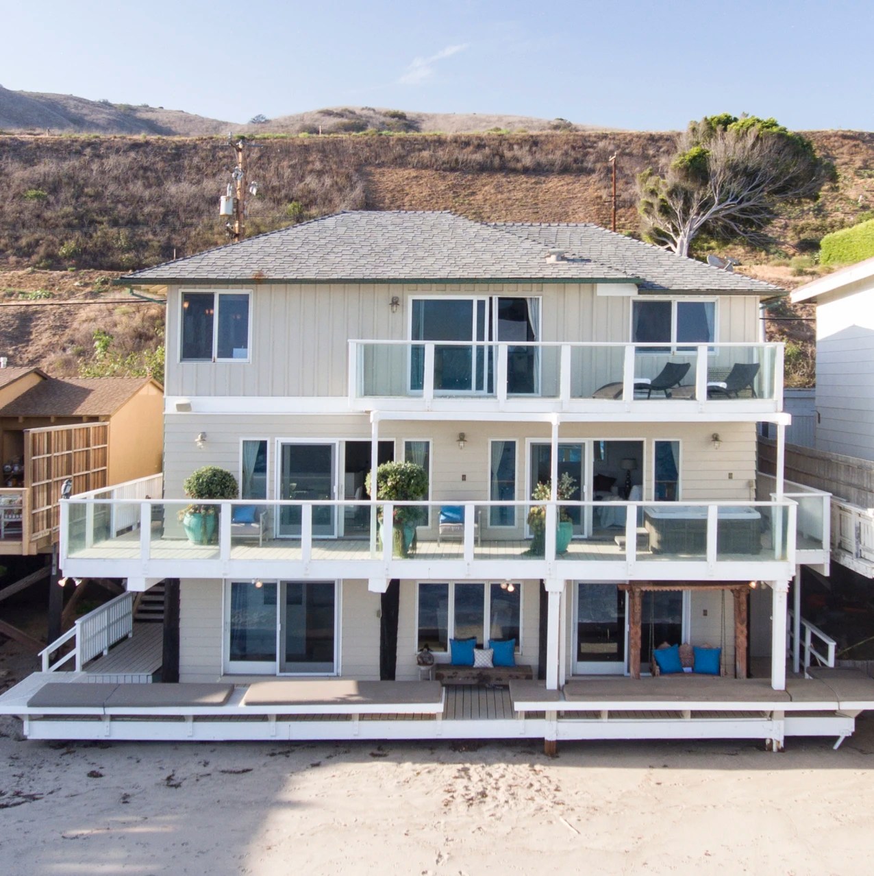 Jennifer Lopez and Alex Rodriguez Sell Malibu Beach Home for 6.775