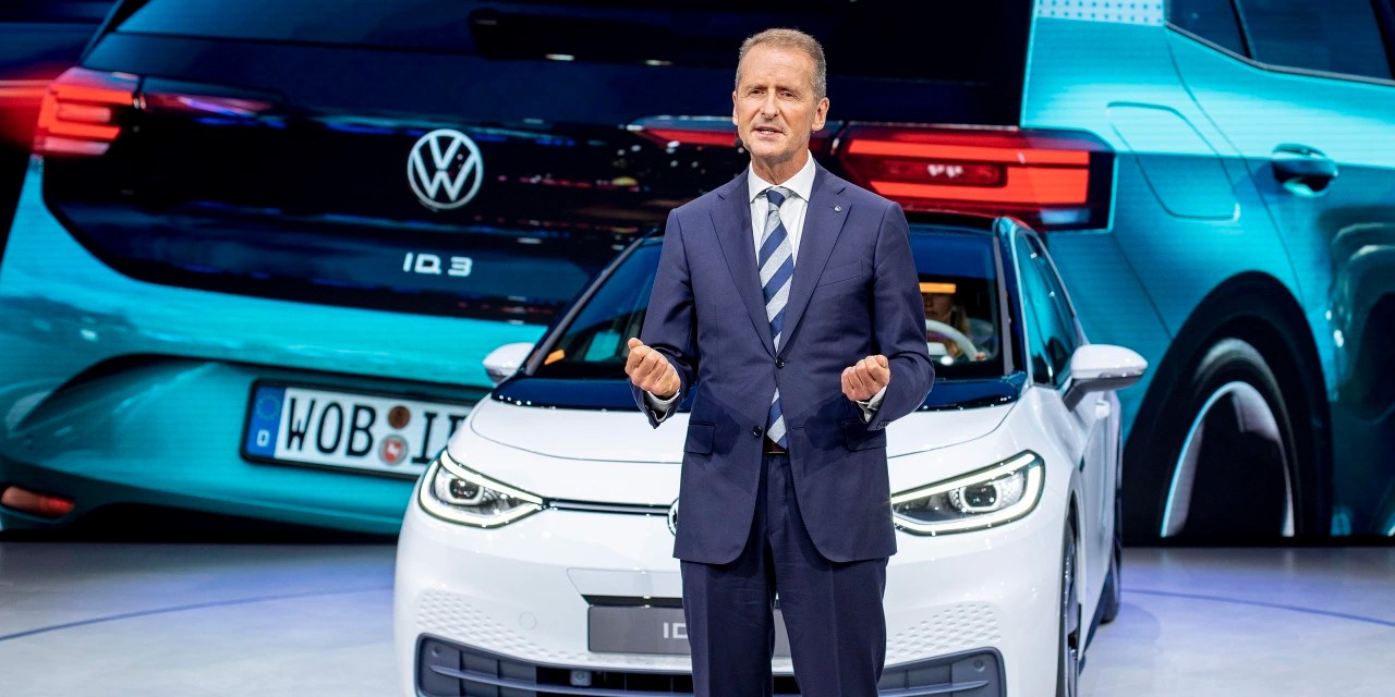 Volkswagen Board Backs CEO’s ElectricCar Focus WSJ