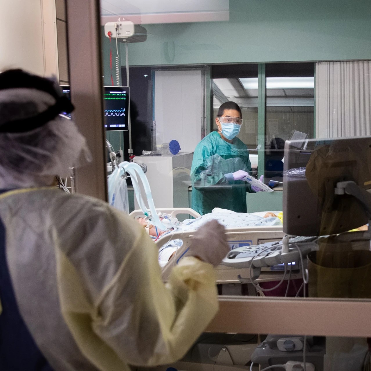 ‘It’s a Desperate Time’ Crush of Covid19 Patients Strains U.S