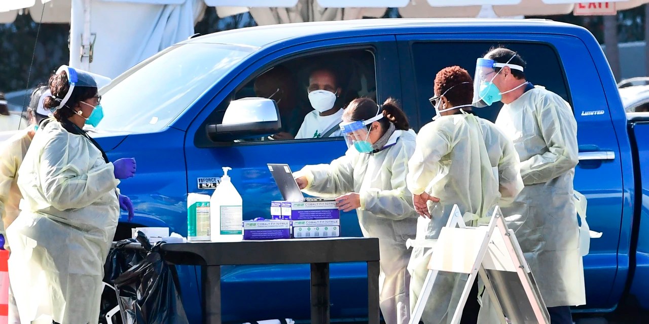 U.S. Coronavirus Cases, Deaths Rise; Hospitalizations Decrease