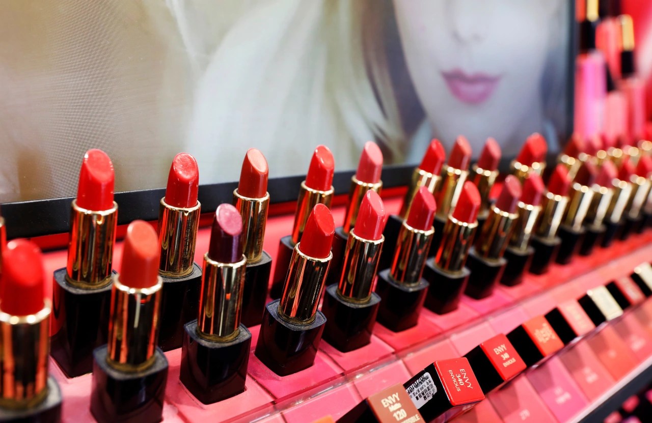 Estee Lauder Stock Was Too Done Up WSJ