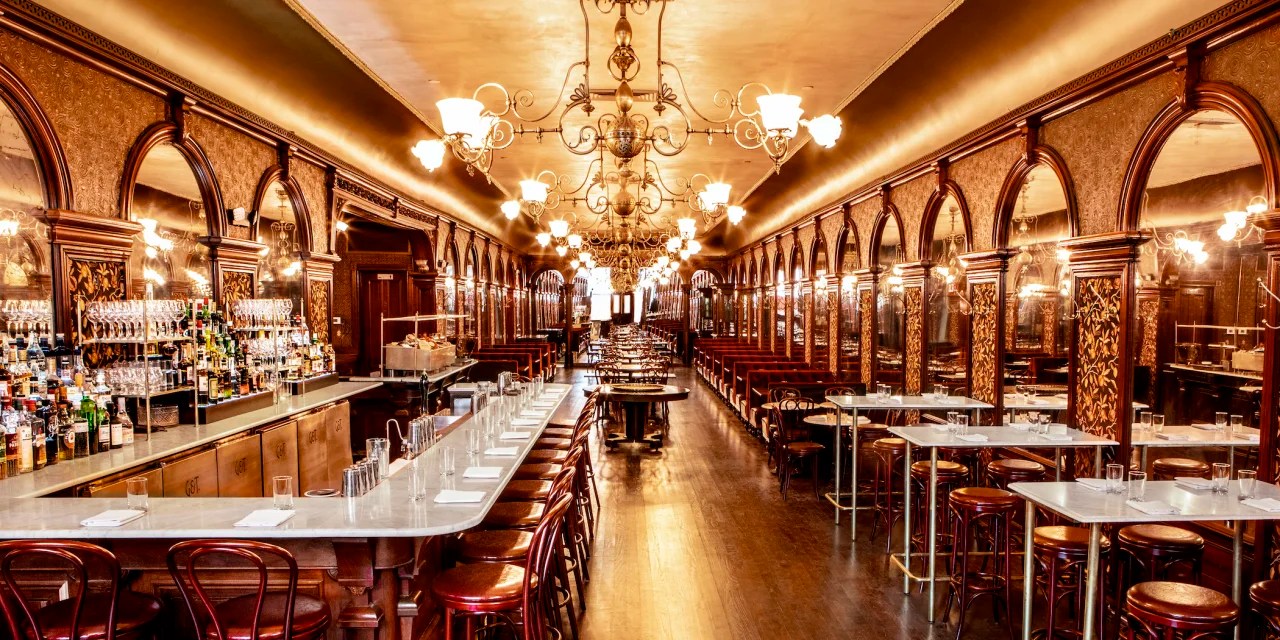 This Brooklyn Oyster Bar Is a Glamorous Time Warp WSJ