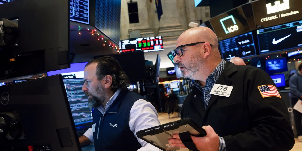 U.S. Stocks Defy ‘Sell America’ Warnings and Are Ending 2025 Near