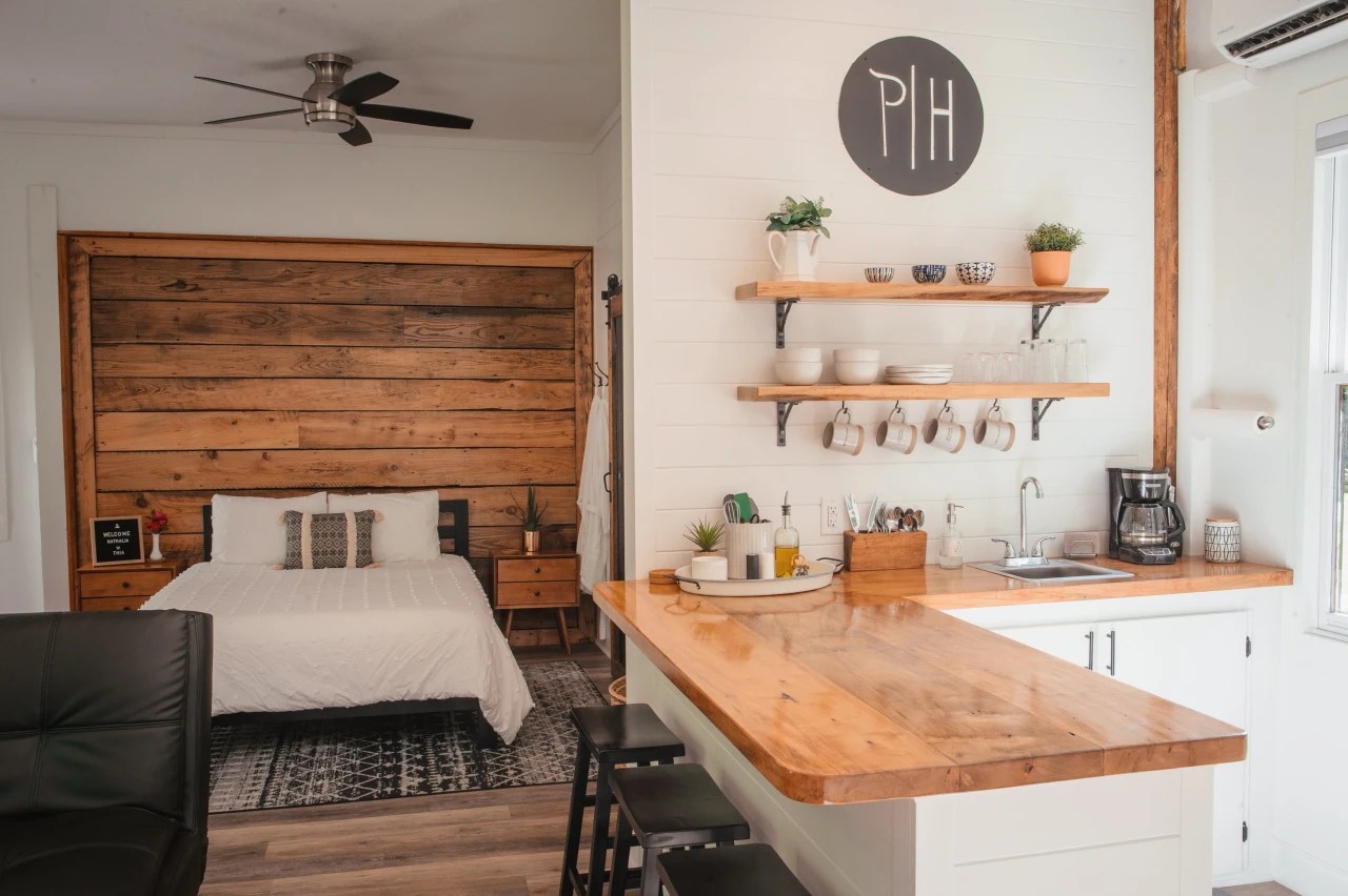 Airbnb, Vrbo Battle for More Vacation Cabins as Travel Rebounds