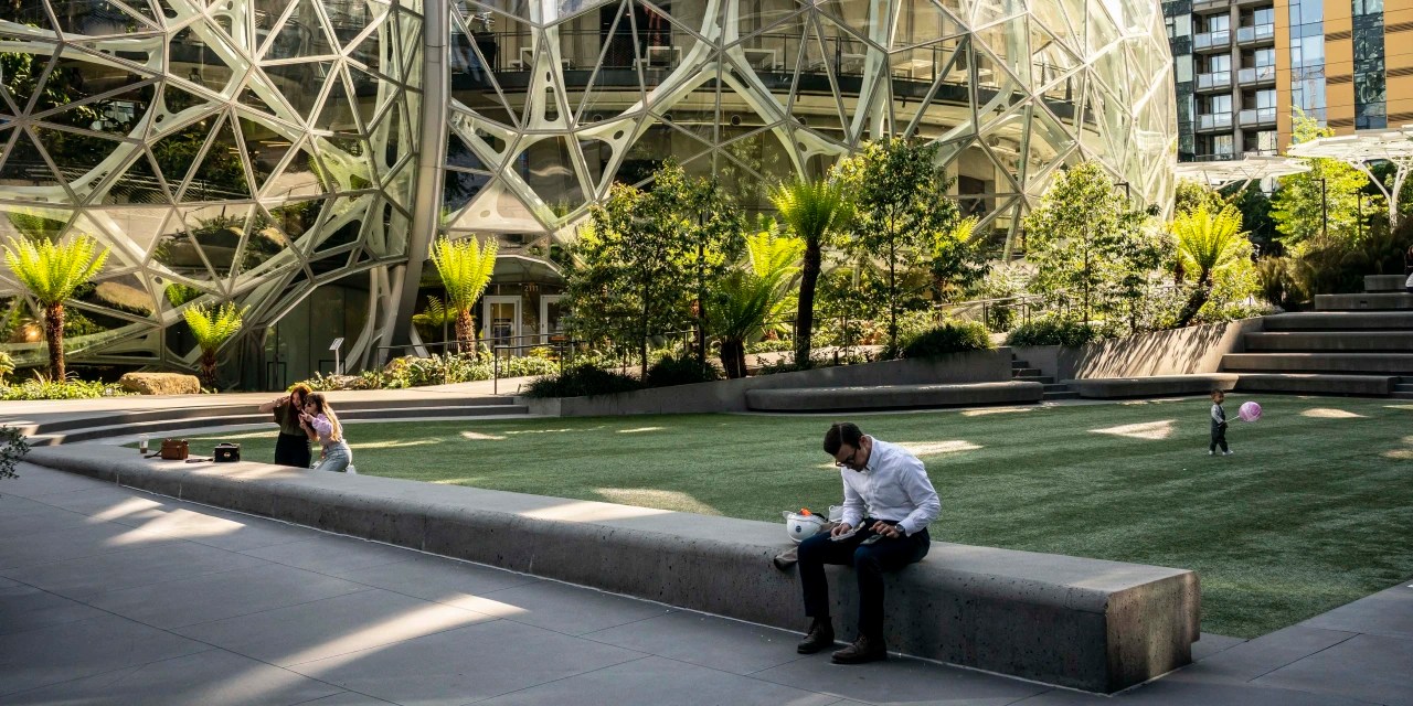 Amazon Delays Return to Office to 2022 Amid Renewed Covid19 Surge WSJ