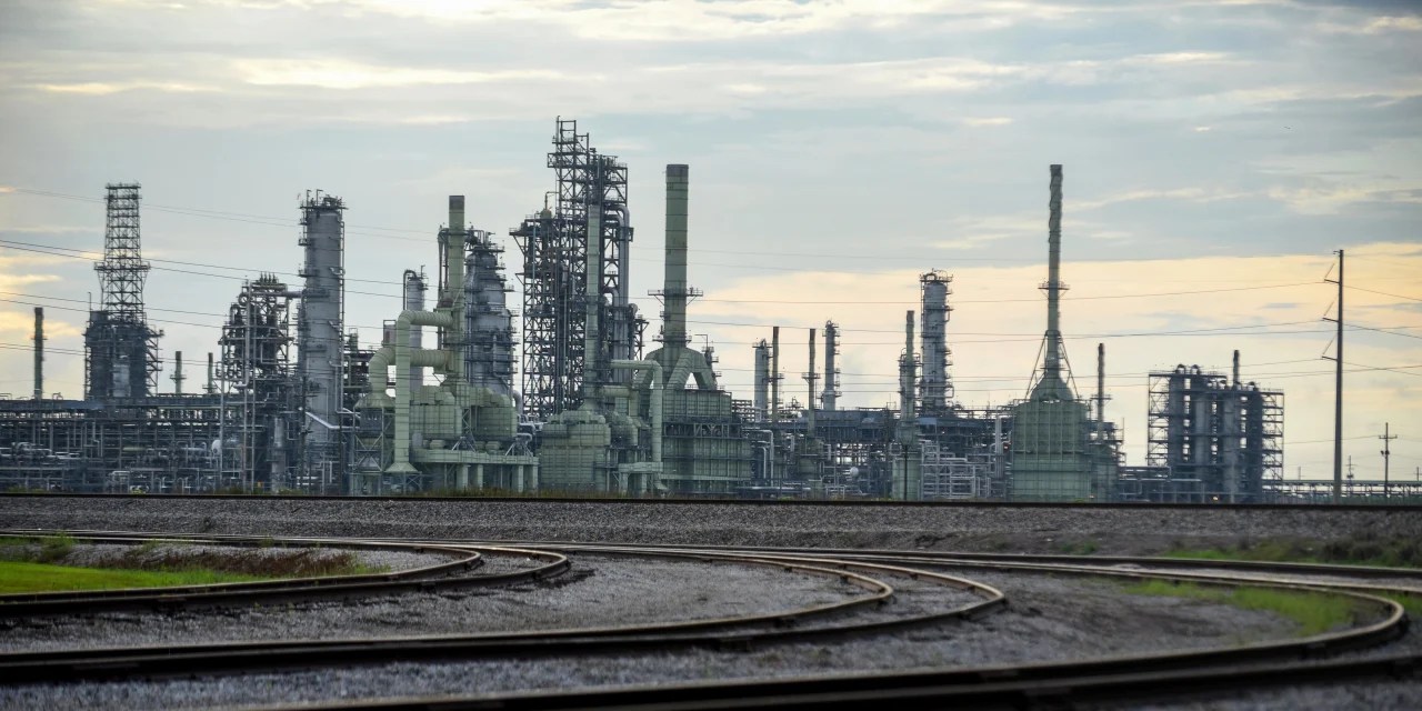 Marathon Petroleum Partially Closing Louisiana Oil Refinery Due to Fire