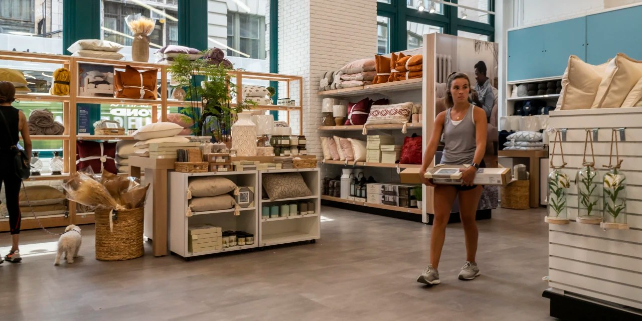 Bed Bath & Beyond Shares Dive on Sharp Sales Decline WSJ