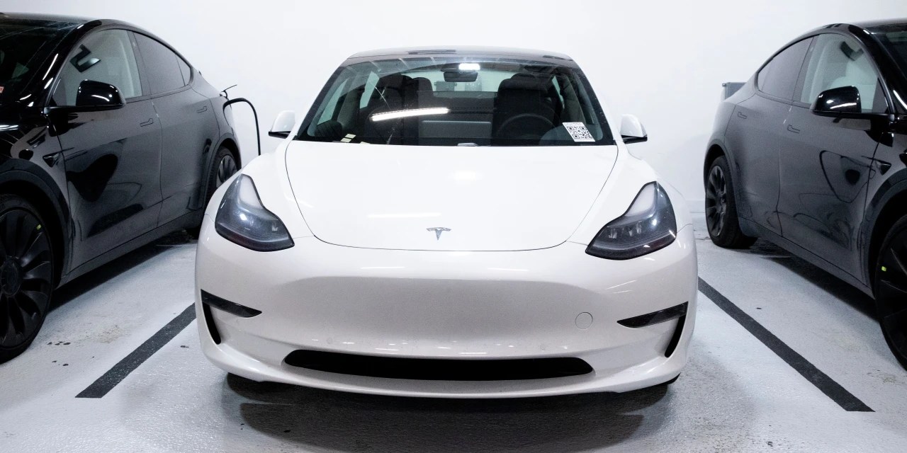 Hertz Links Up With Uber to Offer 50,000 Tesla Rentals WSJ