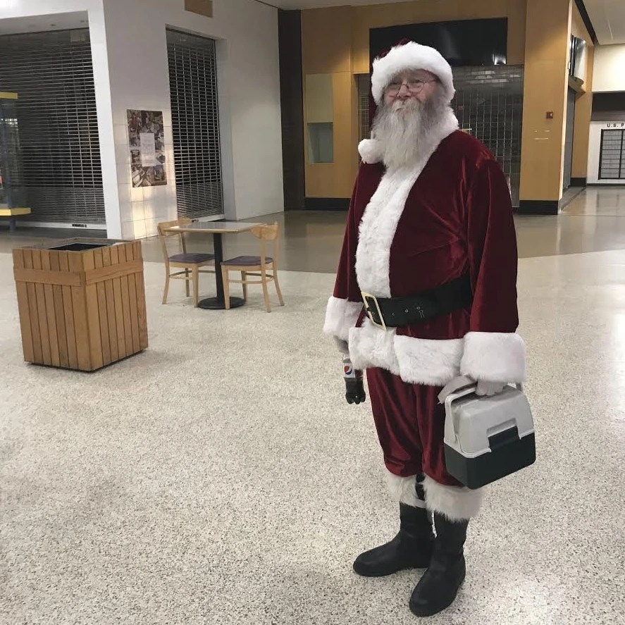 Sad Santas Confront Empty Malls ‘Do I Have Something in My Beard?’ WSJ