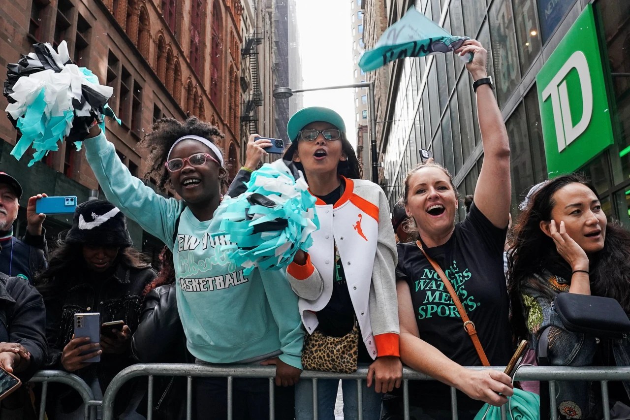 NY Liberty Champions Parade, Cuba Blackouts Photos of the Week WSJ