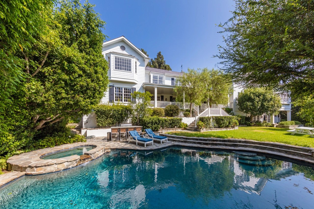 Ashton Kutcher and Mila Kunis Sell Beverly Hills Home for 10.35
