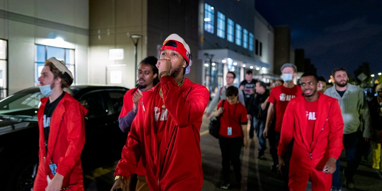 Amazon Faces Unionization Battle in Staten Island WSJ