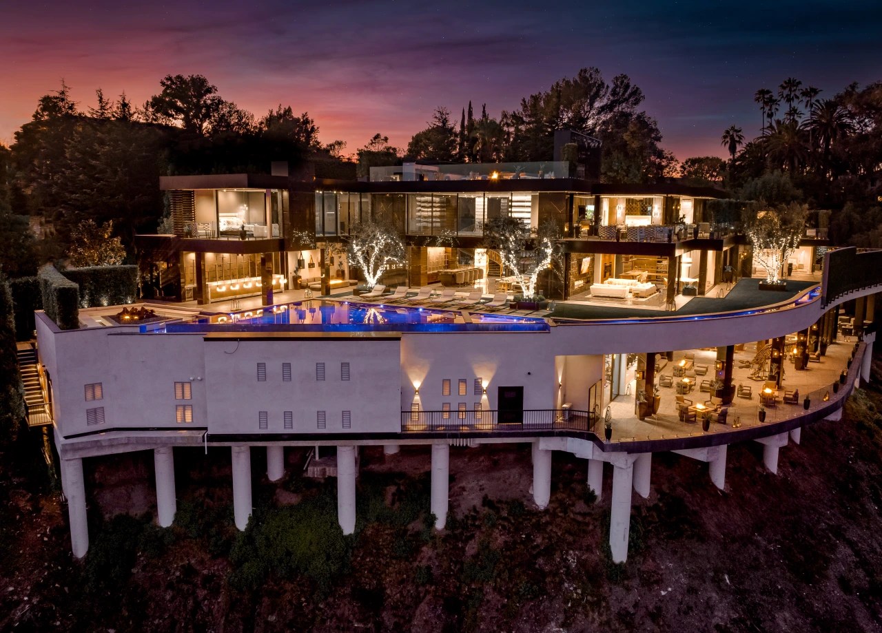 Los Angeles Spec House with Vodka Tasting Room Asks 139