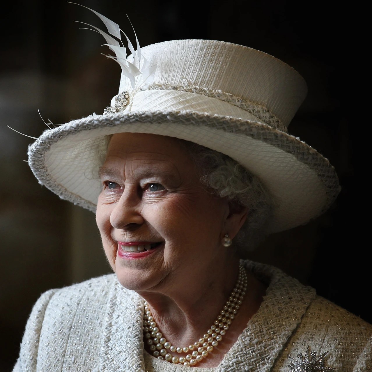Queen Elizabeth II, Longest-Reigning British Monarch, Dies - WSJ