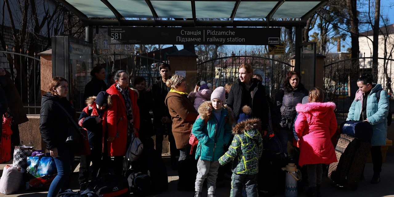 U.S. Will Admit 100,000 Refugees Fleeing Ukraine, White House Says WSJ