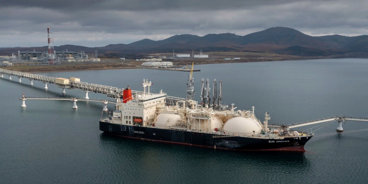 位置情報出さないロシア石油タンカー増加 米の探知逃れる狙い WSJ