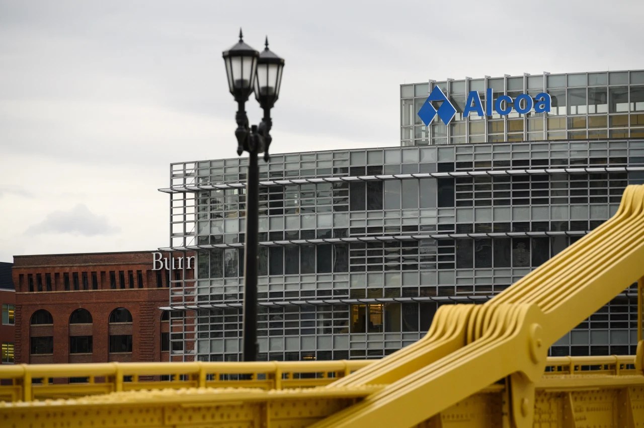 Alcoa Lowers Bauxite Forecast After Stopping Sales to Russia