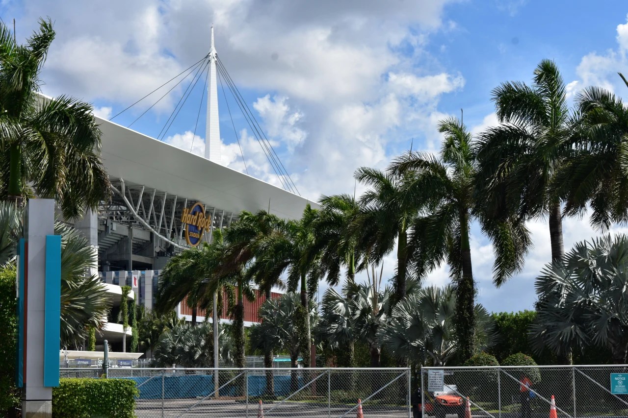 Collection 28+ Background Images hard rock stadium open or closed roof Sharp