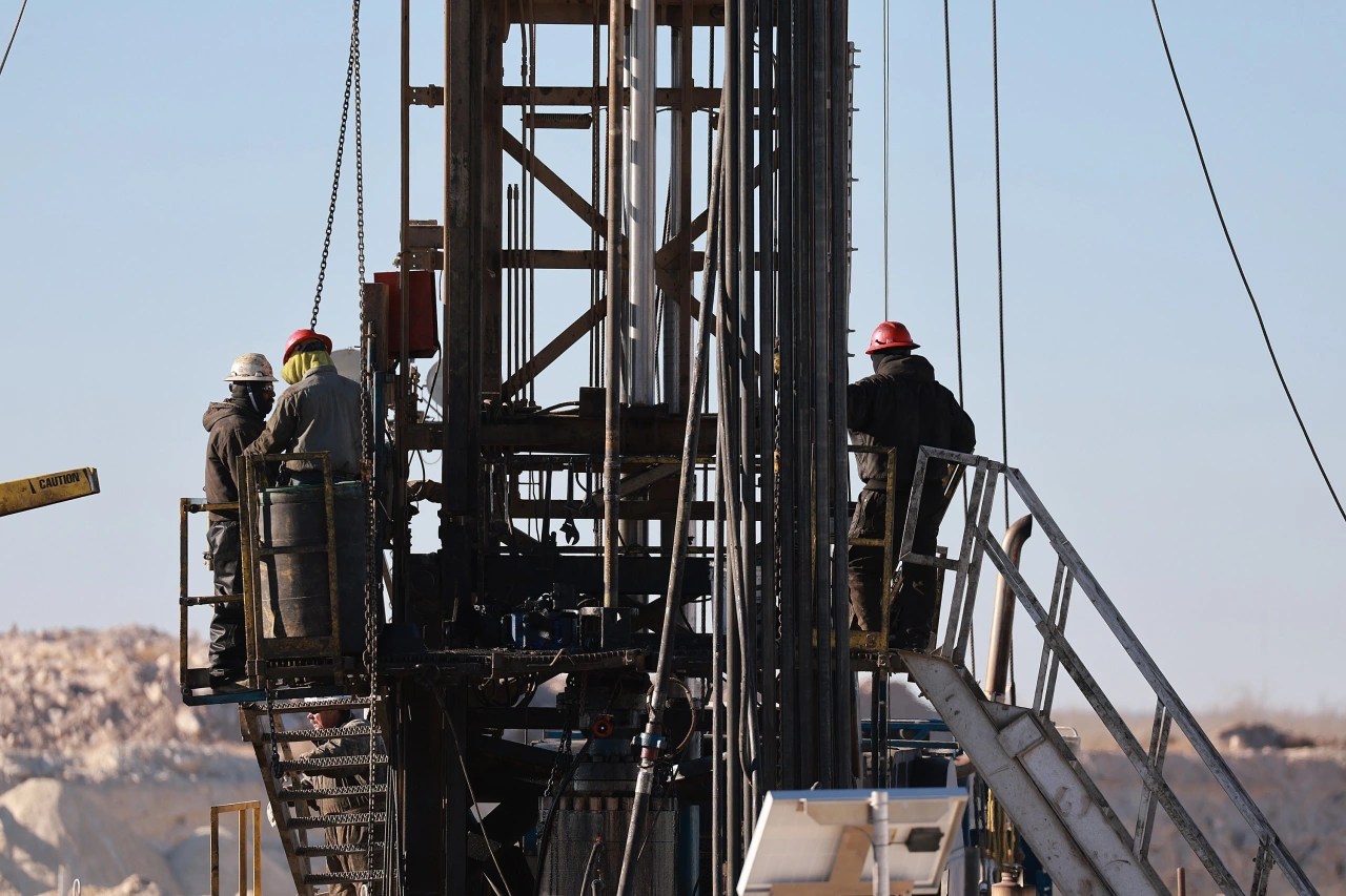 Oil Prices Top $100, Yet Some Big U.s. Frackers Let Their Production Fall - Wsj
