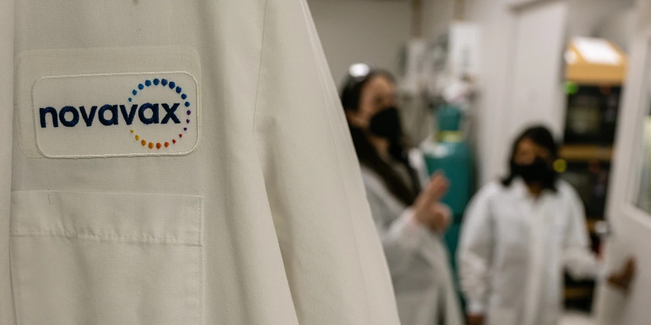 Novavax Stock Plunges After FDA Pauses Covid, Flu Vaccine Trials(06)