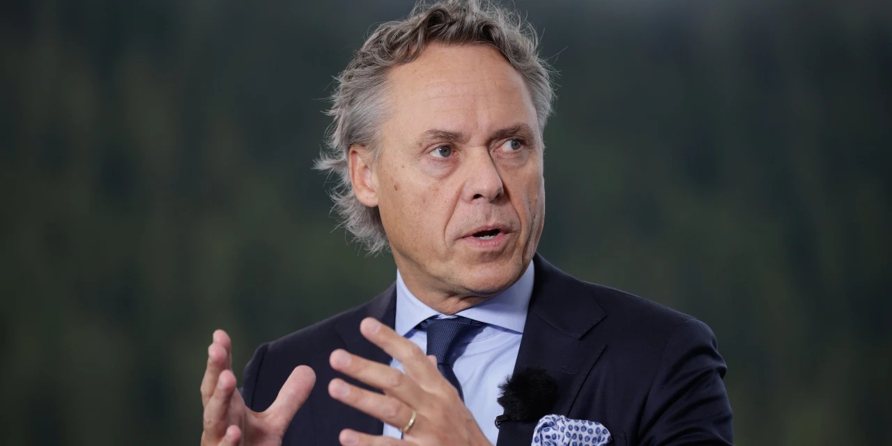 UBS Raises Dividend After Scrapping Wealthfront Deal