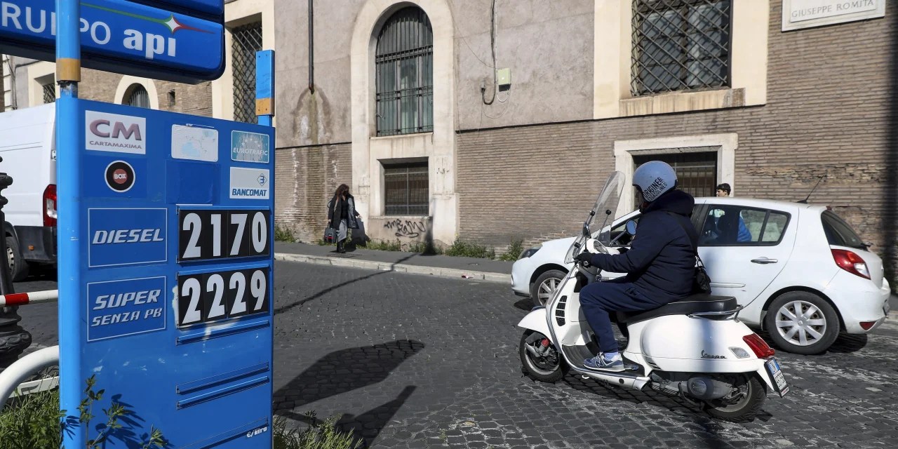 Russia’s War in Ukraine to Cost Global Economy 2.8 Trillion, OECD Says