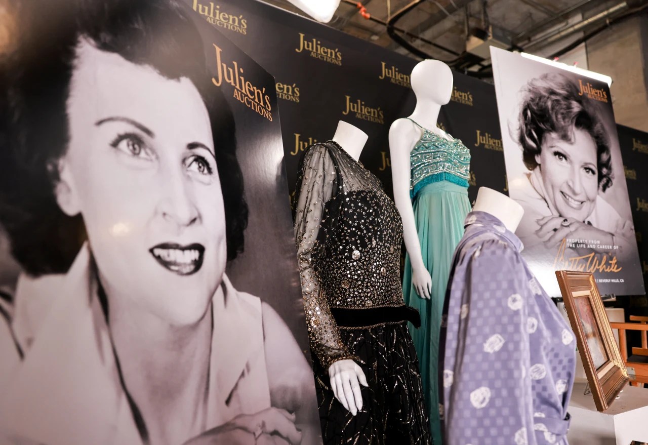 Betty White’s Estate Sale Brings in 4 Million at Auction, Surpassing Estimates WSJ