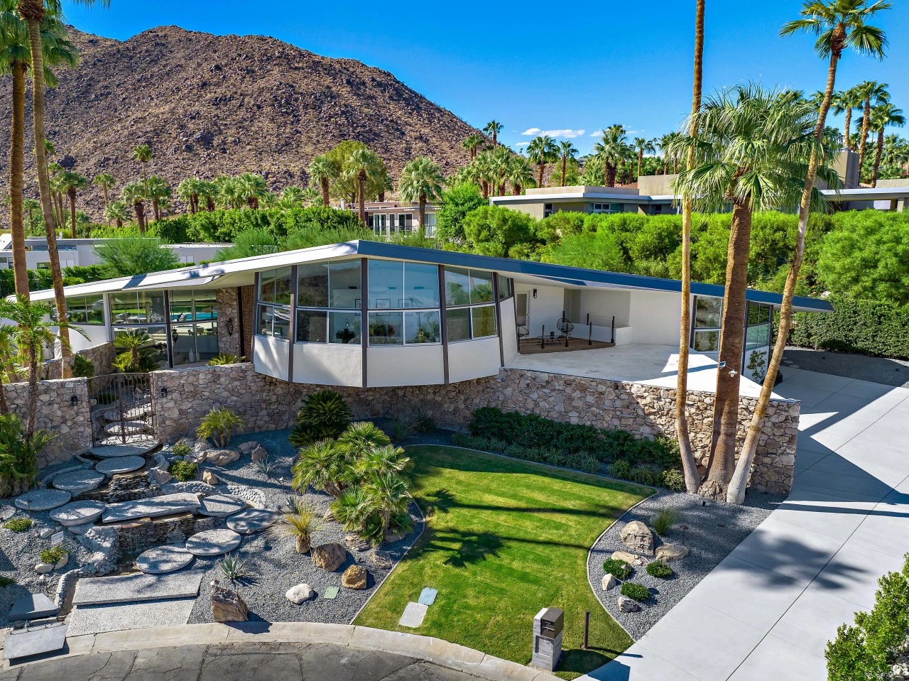 The Palm Springs Home Where Elvis and Priscilla Presley Honeymooned
