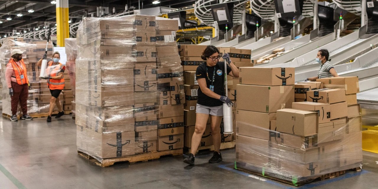 Amazon Freezes Hiring in Retail Division WSJ