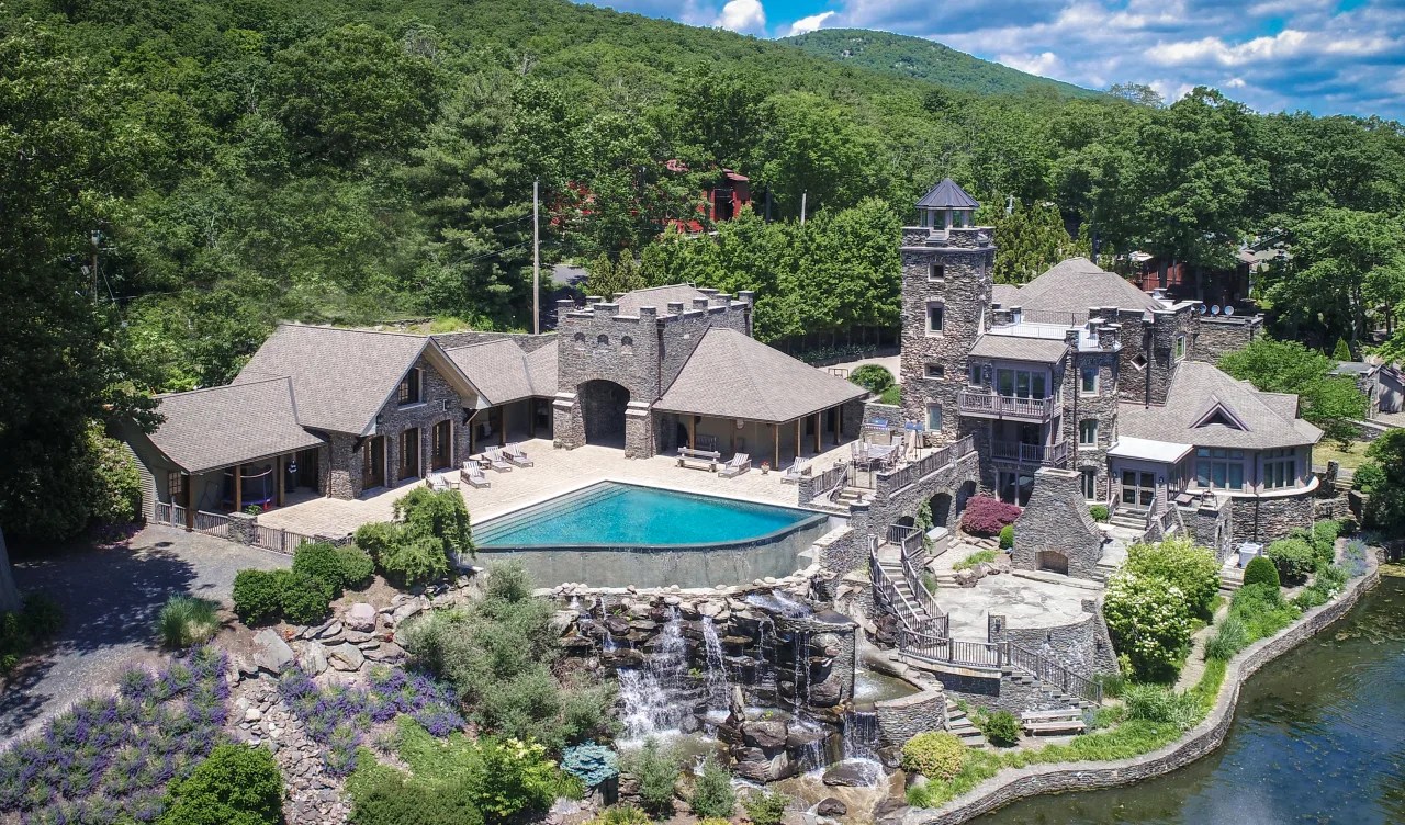 Derek Jeter’s New York Castle Is Headed for the Auction Block WSJ