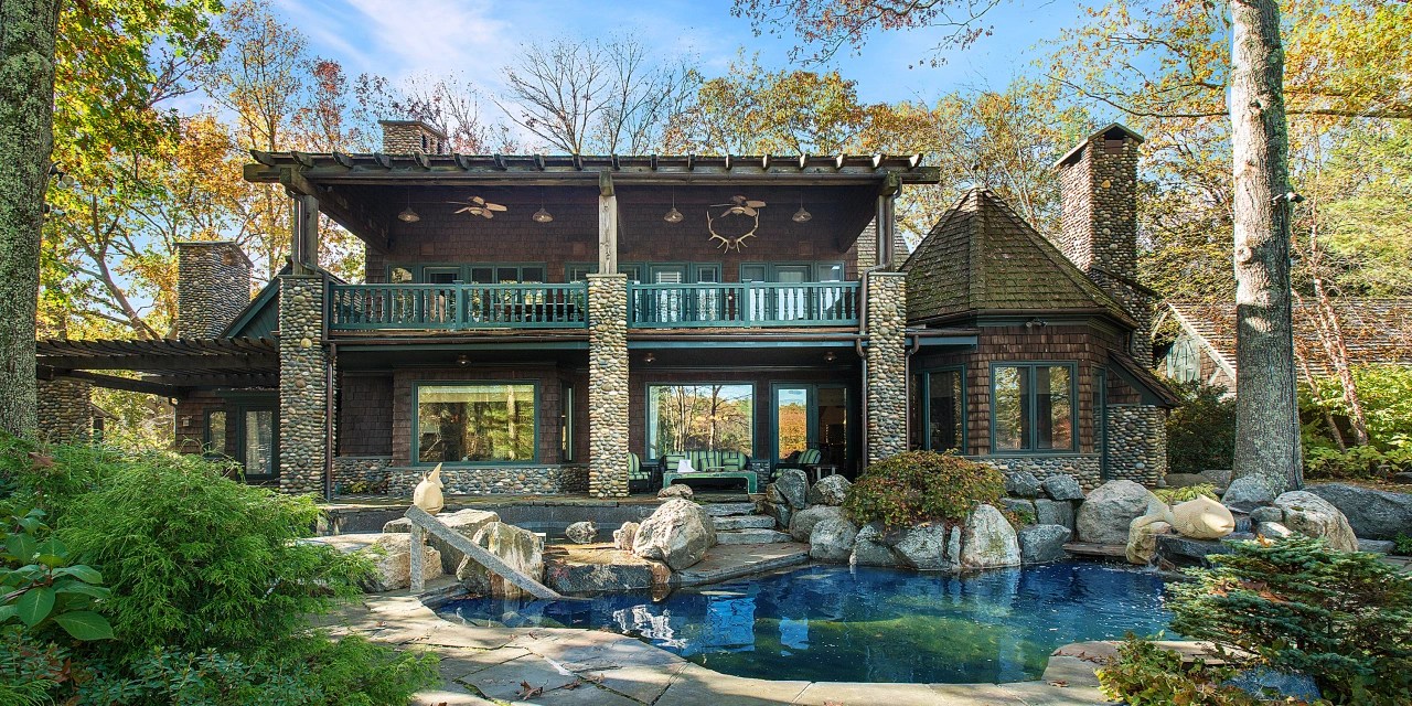 Just North of New York City, a Waterfront Estate With an Indoor